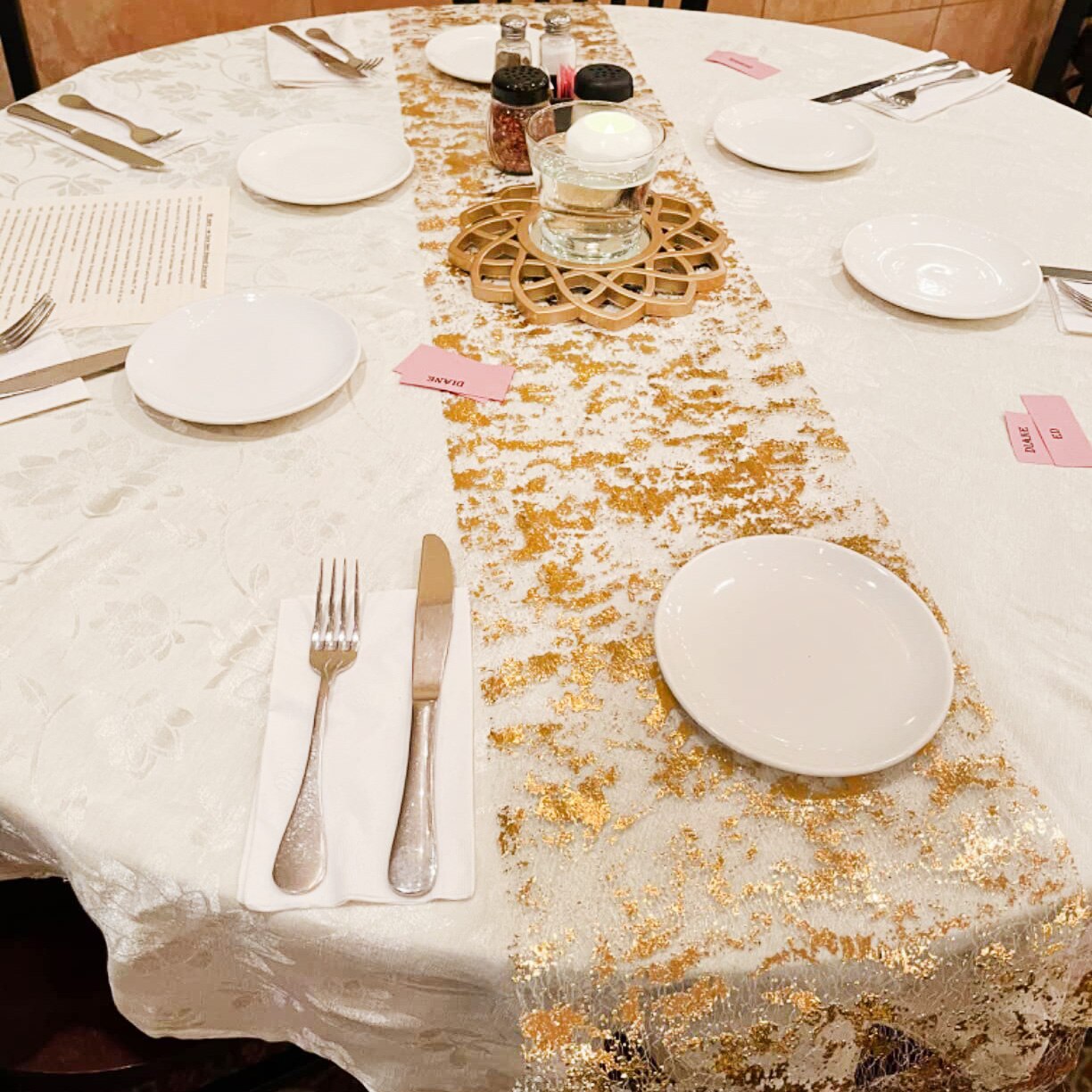 Блестящие металлические золоты – обзор и цена Christmas Table Runner